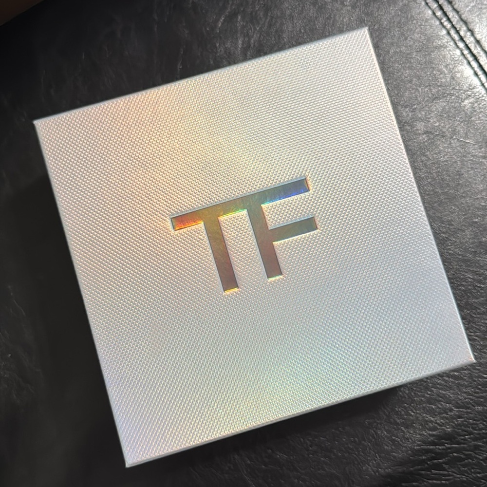 Tom Ford Holographic Box - Picture 2 of 6